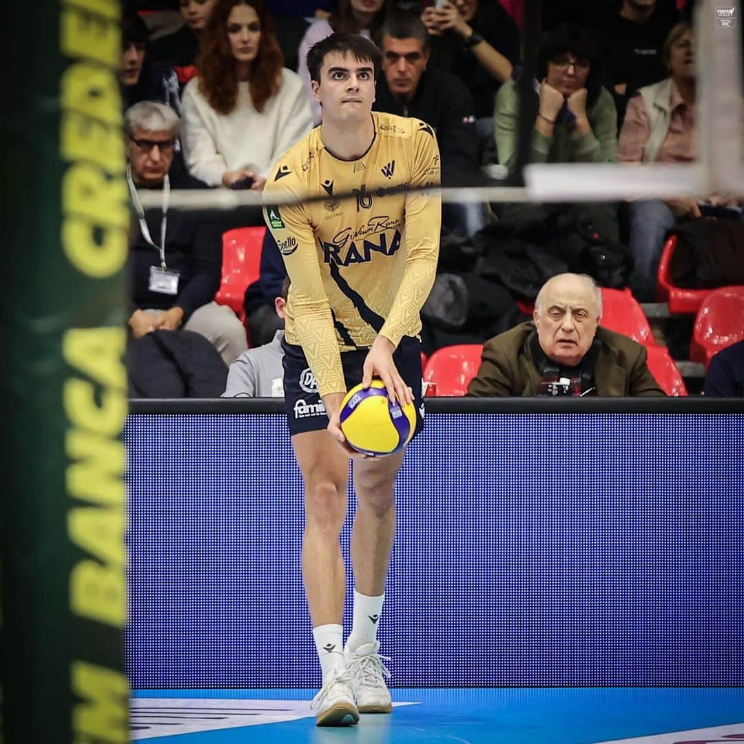 USA Volleyballさんのインスタグラム写真 - (USA VolleyballInstagram)「The 2023 Men's Club World Championships are underway and will continue through the weekend. Check out the results and catch up on the U.S. Men around the world!  More in the latest update, 🔗 in bio.」12月9日 4時03分 - usavolleyball