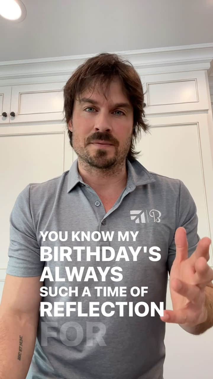 イアン・サマーホルダーのインスタグラム：「Thank you all the OCEAN of kind BIRTHDAYwishes. I am truly so grateful for each and every one of you.   Thank you for your support of @brothersbondbourbon @commongroundfilm AND Nik and I’s exciting announcement coming tomorrow 😎」