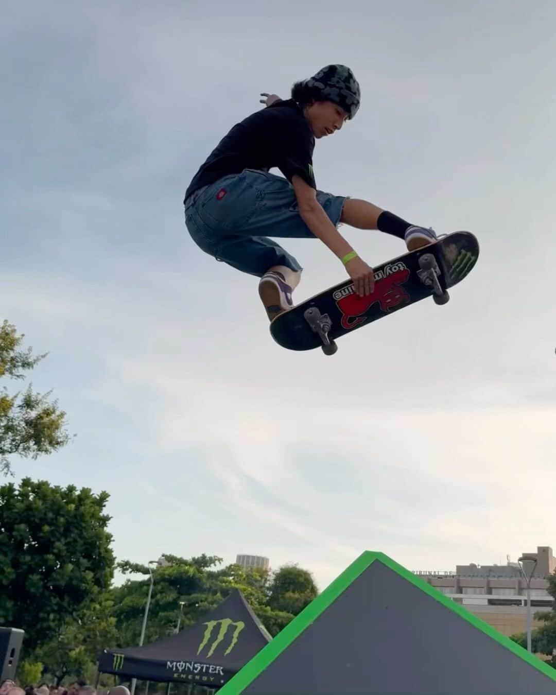 モンスターエナジーのインスタグラム：「The crew shut it DOWN in Rio de Janeiro 🇧🇷 #MonsterSuperTour  Thanks @MauacbaSkateCoffee and everyone that showed up!  #MonsterEnergy #Skate #Skateboard #Skateboarding」