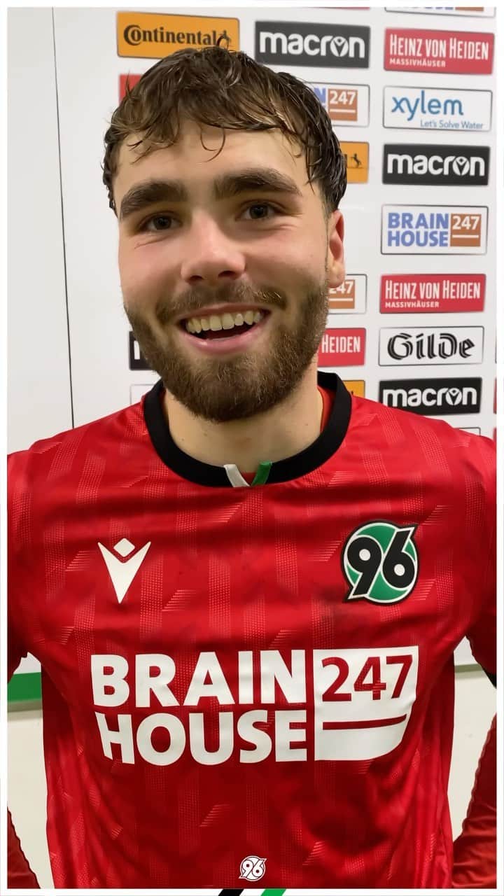 ハノーファー96のインスタグラム：「💬 „Ich hatte einfach Vorfreude, vor den Fans zu spielen“  @koljaoudenne nach dem Remis im letzten Heimspiel des Jahres über sein Startelfdebüt. ✔️  #H96KSC #H96 #Hannover96 #NiemalsAllein ⚫️⚪️💚」