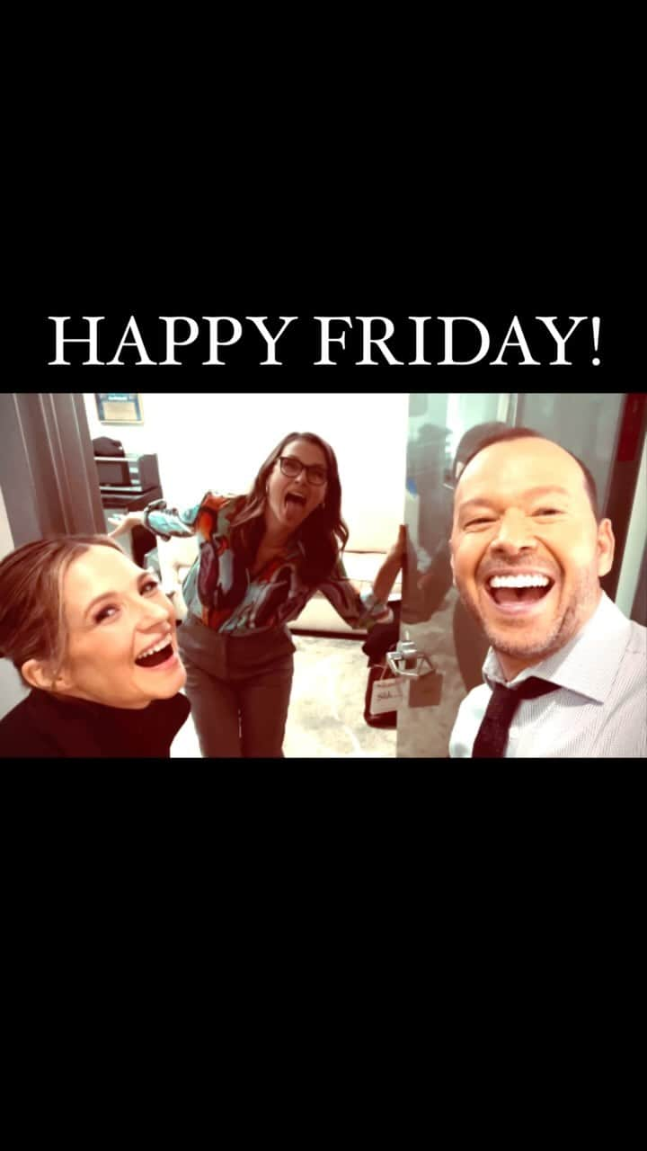 ドニー・ウォルバーグのインスタグラム：「#HappyFriday!  Season 14 - Week 2!  Episode 2!  Guess who else is back?!?! @vrayskull @bridgetmoynahan @bluebloods_cbs @cbstv #Friday #FridayFeeling」