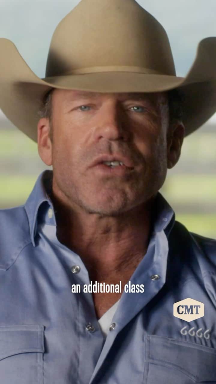 カントリー・ミュージック・テレビジョンのインスタグラム：「This year's Run For A Million includes Cow Horse and Cutting challenges, and the competition is tough 😬  Watch them compete tonight on #TheLastCowboy at 8/7c on CMT!」