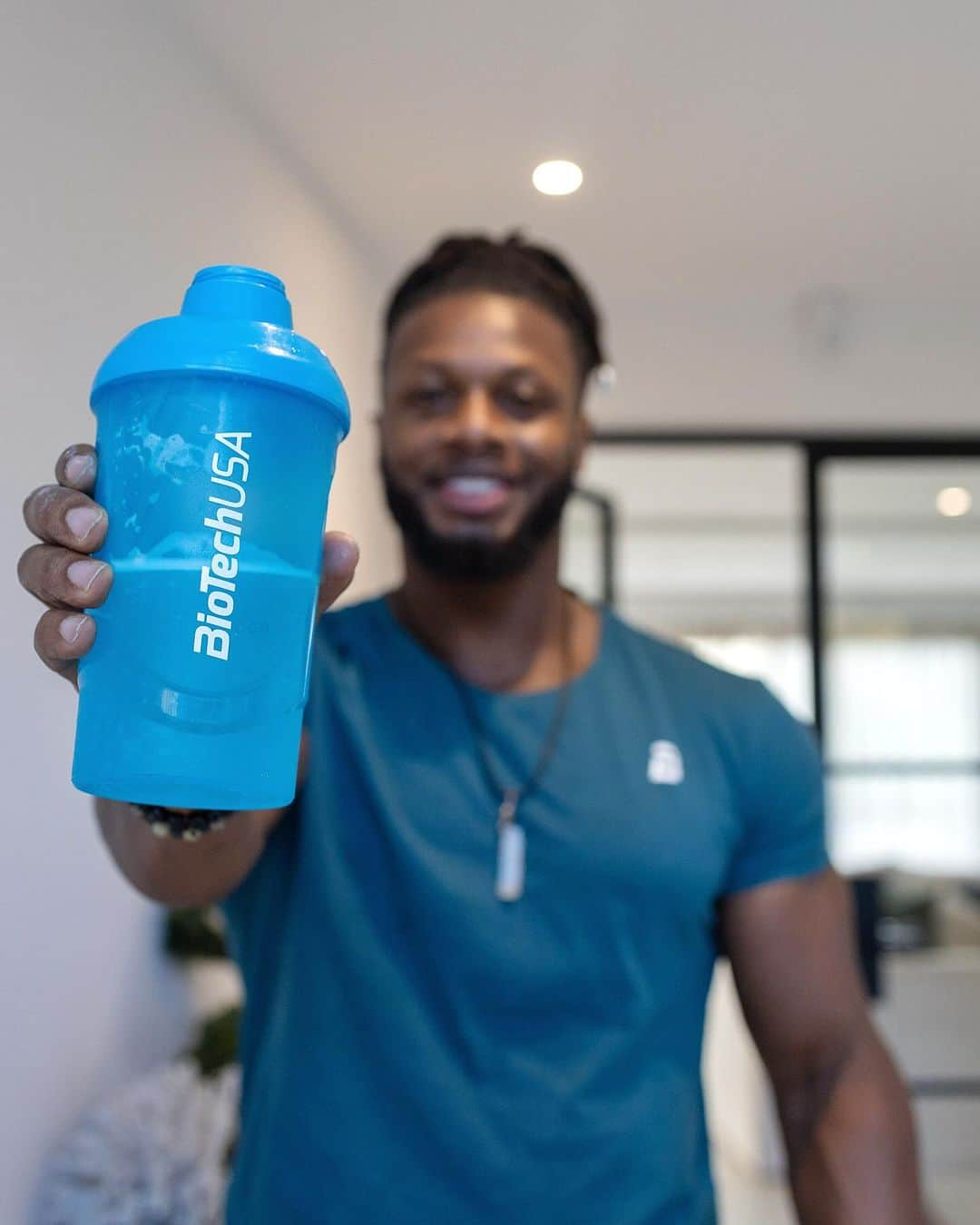 Ulissesworldさんのインスタグラム写真 - (UlissesworldInstagram)「Experience the vitality of daily aminos with @biotechusa Blue Shaker.   Essential for muscle repair, immune function, and sustained energy, these powerhouse nutrients are your key to optimal well-being. Make it a habit, make it count – embrace the daily amino advantage!   #BiotechUSA #ulissesworld #thefeelingofsuccess」12月9日 5時59分 - ulissesworld