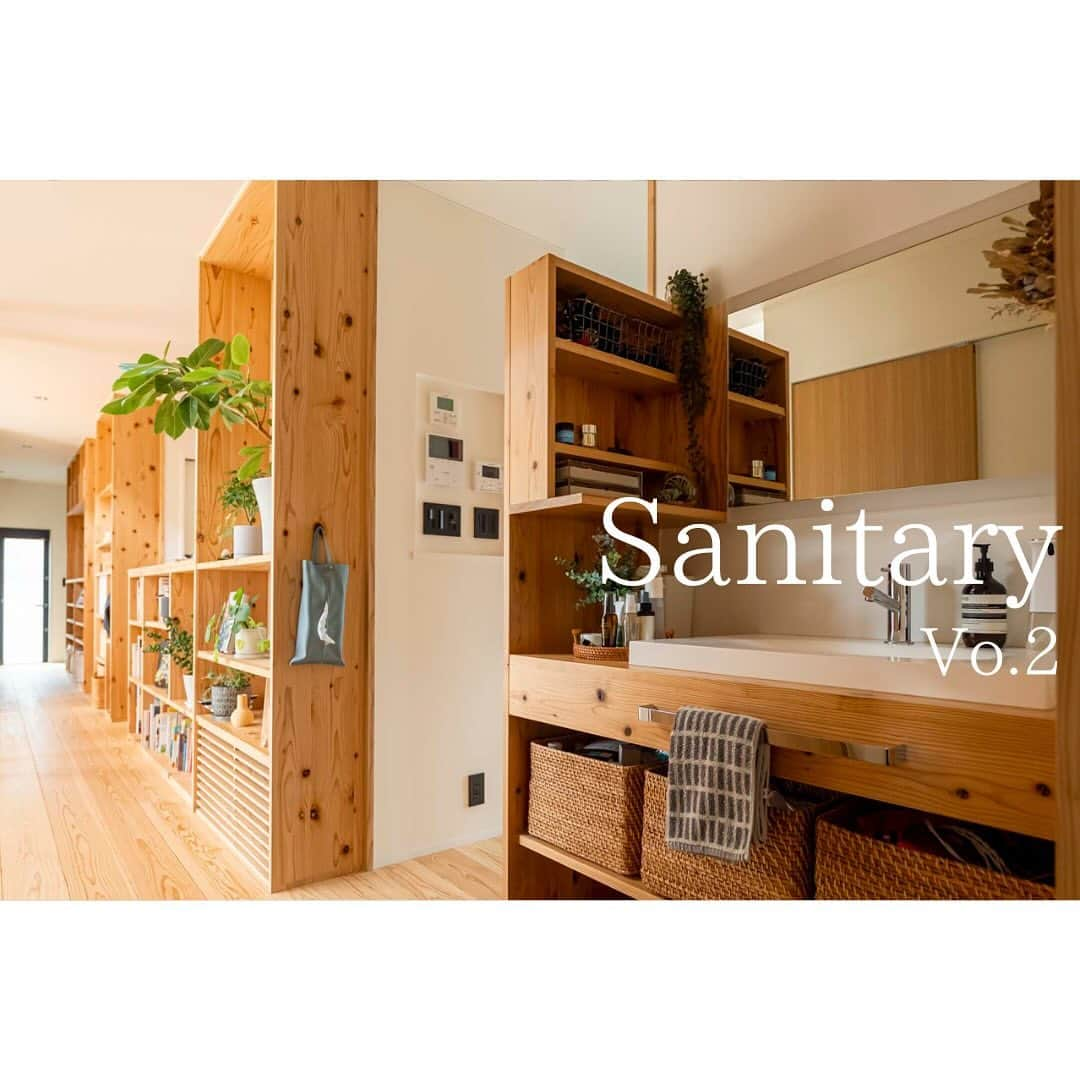 有限会社 稲葉製材住宅のインスタグラム：「【sanitary特集】 「こんな洗面台がいい」 希望をお聞かせください 理想を実現します✨  #新築#洗面台#造作洗面台#サニタリー#オーダー#おしゃれ#かっこいい#自然と繋がった家#木のある暮らし#木の家#自然素材#家づくり#マイホーム計画 #楽しい暮らし#自然と暮らす#暮らし#家#施工事例#注文住宅#戸建て#熊本#玉名#山鹿#工務店#ハウスメーカー#稲葉製材住宅#イナバ#イナバの家#sdgs  〜〜〜〜〜〜〜〜〜〜〜〜〜〜〜〜〜〜  【熊本の暮らしに寄り添った工務店】 熊本県北を中心に新築、リノベーションを手掛ける工務店です。 家を建てることがゴールではなく、家を建てたあとの暮らしにフォーカス。 一人ひとりが楽しい暮らしを送れる家をご提案することが重要だと考えます。 素材にもこだわり、県産材を使用したりと人と自然に配慮した熊本らしい家づくりをご提案します。」