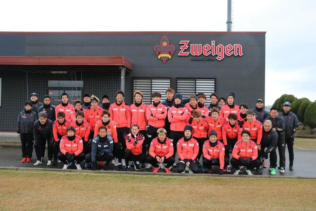 ツエーゲン金沢のインスタグラム：「. 2023シーズン たくさんのご支援・ご声援ありがとうございました。  トレーニング最終日の写真を📸  #zweigen #ツエーゲン金沢 #サッカー #Jリーグ」