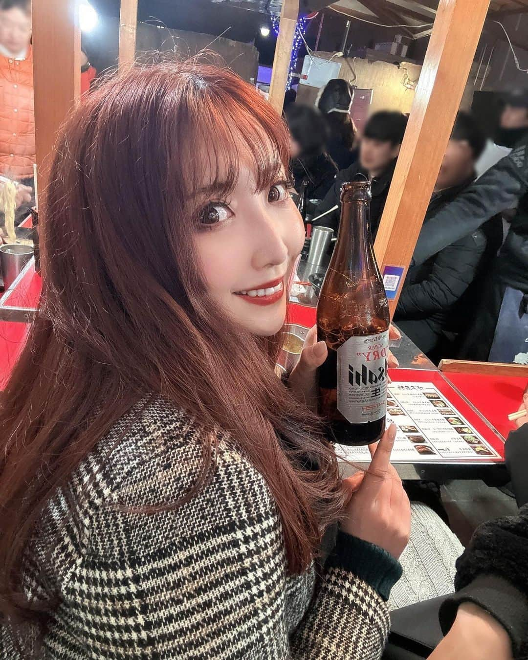 桃色れくのインスタグラム：「1日の観光オフ会に先駆けてみーやと屋台で飲んできたの🍻💕 ⁡ * * * * * 🍑ももれくフレンズ予定🍑 ⁡ 12/23  クリスマスイベント 12/24  コスホリ37 12/30  コミケ103 東チ49a 12/31　コミケ103 東v22ab ⁡ 🍑毎日更新中ファンクラブサイト「Fantia」🍑 Instagramに載せられないのが載ってます♡ https://fantia.jp/fanclubs/17179 ⁡ 🍑＼To my overseas fans／🍑 ▶️https://www.patreon.com/momoreku ⁡ * * * * * #屋台 #🍻 #オフショ #博多グルメ  #屋台グルメ #博多観光 #旅行 #九州  #福岡 #博多 #lookgoodfeelgood」