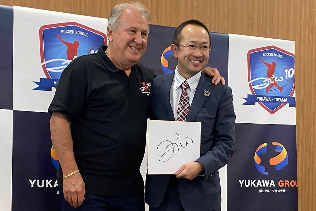 ジーコさんのインスタグラム写真 - (ジーコInstagram)「Em mais uma visita a Escola de Futebol Zico 10 - Yukawa, em Toyama, pude responder a garotada e também a alguns patrocinadores algumas curiosidades de minha carreira. Um bom almoço, ótimo bate papo, fotos e autógrafos. Até ano que vem e obrigado a todos pelo carinho de sempre.」12月9日 15時55分 - zico