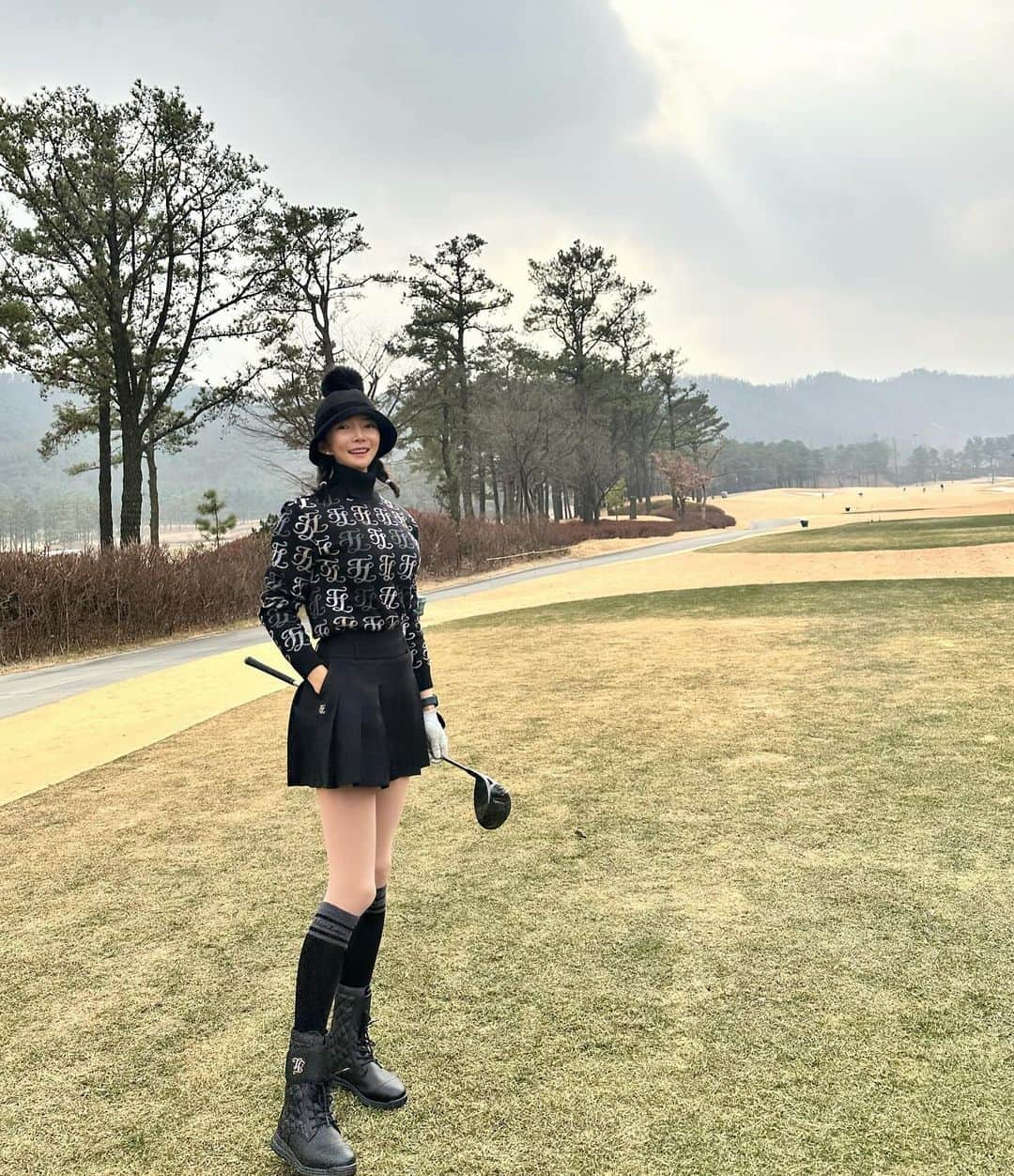 チョン・ジユさんのインスタグラム写真 - (チョン・ジユInstagram)「단짝이랑 피터지는 골프 ⛳️ @jineee_1」12月9日 16時02分 - xjiyux