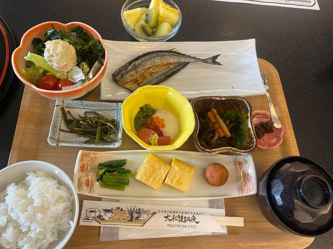 猫ひろしさんのインスタグラム写真 - (猫ひろしInstagram)「絶景。  朝ラン、朝飯  #走ったら食べるこれ鉄則 #大船渡温泉」12月9日 16時13分 - cat_hiroshi