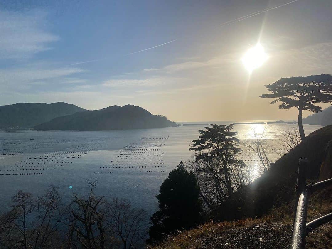 猫ひろしのインスタグラム：「絶景。  朝ラン、朝飯  #走ったら食べるこれ鉄則 #大船渡温泉」