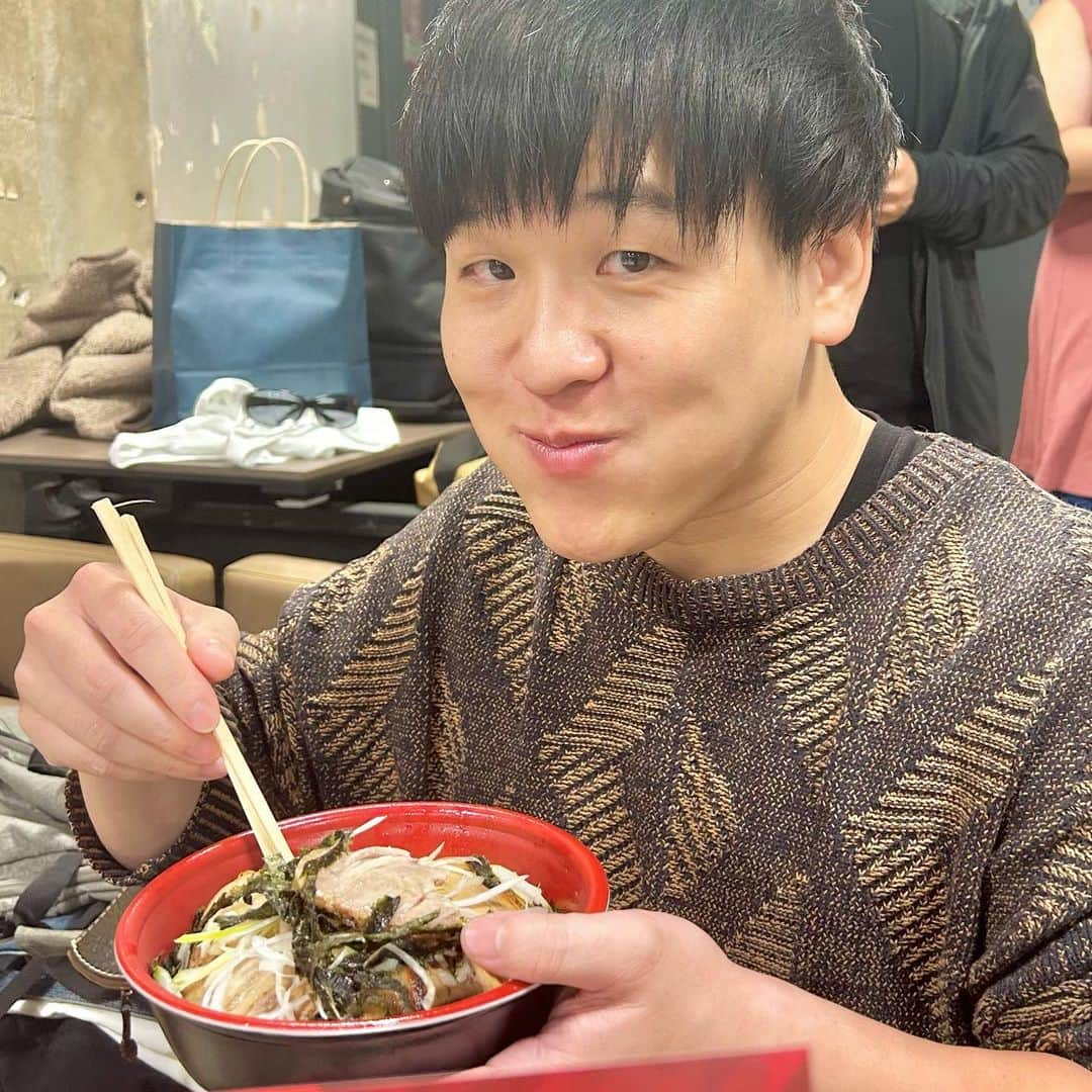 たいゆうきのインスタグラム：「丼もの系YouTubeのKAKIKOMUさん」