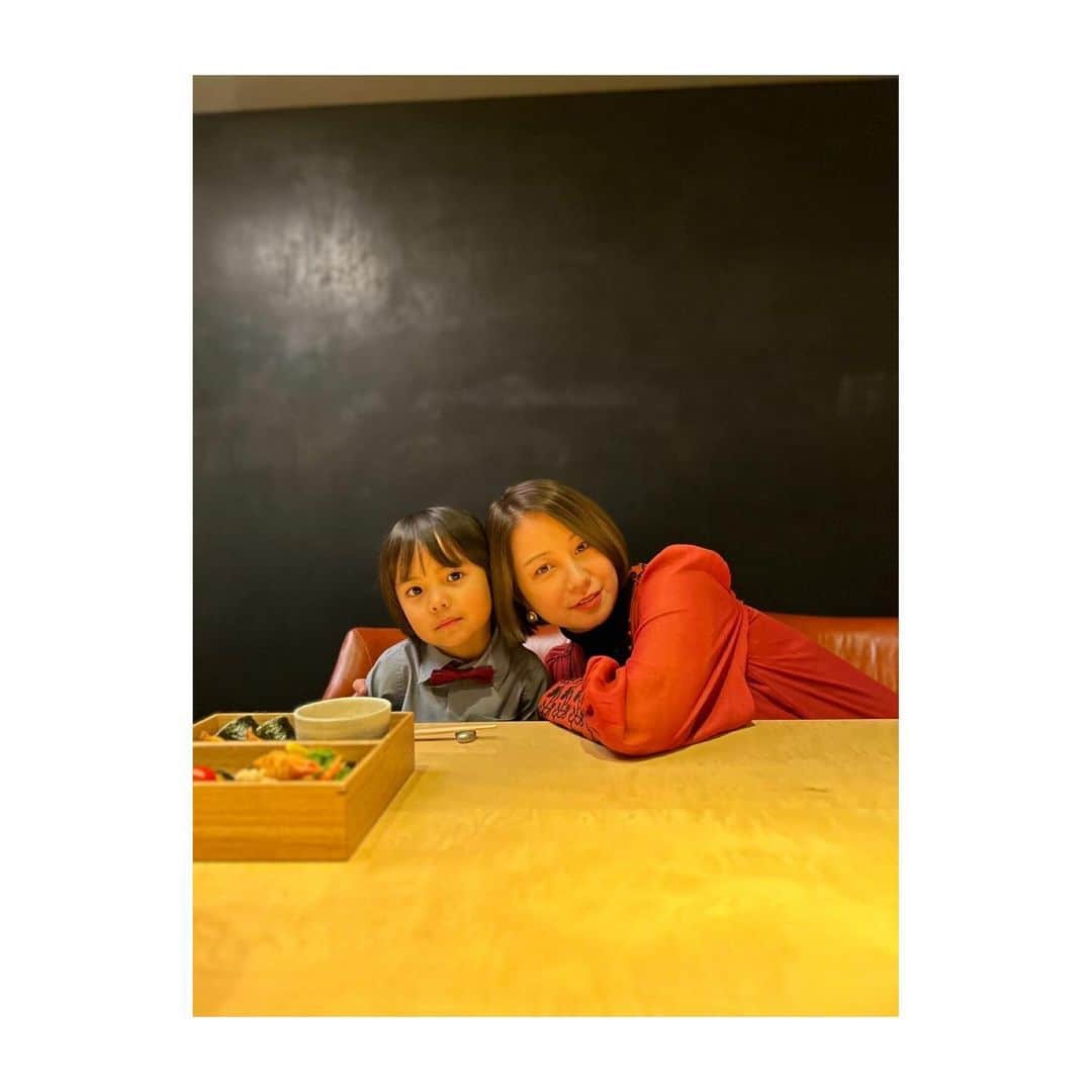 田中美保さんのインスタグラム写真 - (田中美保Instagram)「LEEwebで大塚製薬の「賢者の食卓 ダブルサポート」という商品の撮影をしてきました。  ヒルトン東京の「日本料理 十二颯」でおいしいお料理をいただいちゃいましたよ😜  「賢者の食卓 ダブルサポート」の公式アカウント＠kenja_jp では、年末を楽しく過ごすための情報やプレゼント満載のアドベントカレンダーを公開中とのことです！！  ぜひチェックしてみてくださいね❤️  #pr」12月9日 16時08分 - miho12tanaka