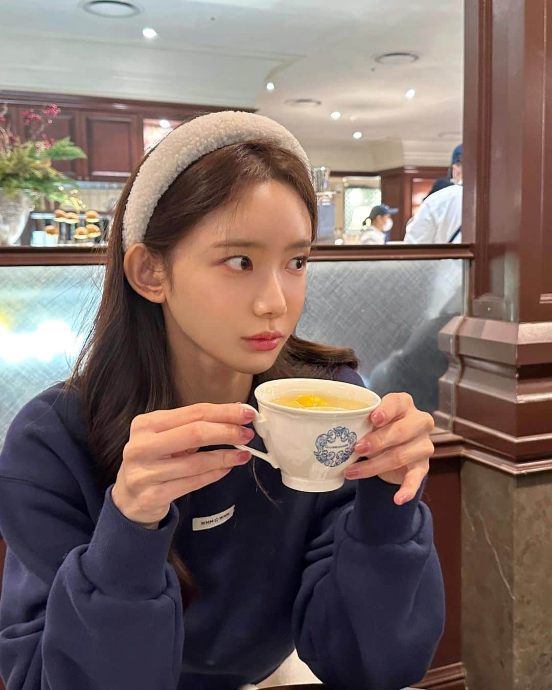 キム・ミニのインスタグラム：「주말 미방출 모음집 ☕️ 고객님들 지젤 세트 예쁘게 입으시는 거 보고 저도 입었어요💕 겨울에 입어야 제일 포근하고 따뜻한 지젤, 그리고 출시하자마자 사랑 받는 MMW 캐주얼 라인들 ✨」