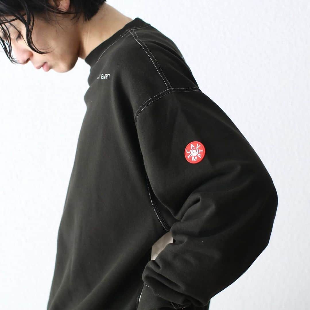 wonder_mountain_irieのインスタグラム：「_ C.E / シーイー "SOLID CREW NECK #2" ¥ 20,900- _ 〈online store / @digital_mountain〉 https://www.digital-mountain.net _ 【オンラインストア#DigitalMountain へのご注文】 *24時間受付 *14時までのご注文で即日発送 tel：084-973-8204 _ We can send your order overseas. Ordering procedure details can be found here. >>http://www.digital-mountain.net/html/page56.html  _ #CE  #cavempt  #シーイー _ 実店舗：@wonder_mountain_ #WonderMountain  〒720-0033  広島県福山市船町2-23 JR 「#福山駅」より徒歩10分 #ワンダーマウンテン #japan #hiroshima #福山 #福山市 #尾道 #倉敷 #鞆の浦 近く _ WOMEN/GOODS： @hacbywondermountain _」