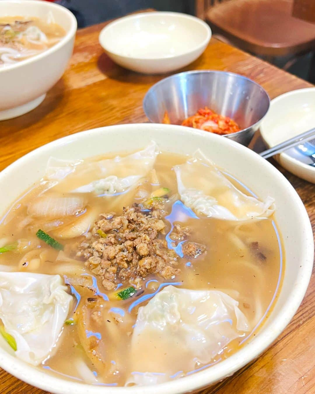 江頭ひなたさんのインスタグラム写真 - (江頭ひなたInstagram)「Breakfast in Myeongdong. I went to the famous "Myeongdong Gyoza"  韓国での朝ごはんは、有名な明洞餃子へ。 ていうか、たまたま入ったら有名店だったパターン。 メニューに悩んでいたら韓国人の店員さんに 「ハヤクキメロ」と日本語でキレながら言われた。。ww   #韓国 #明洞 #ソウル #明洞餃子 #korea #seoul #myeongdong #女子旅 #韓国旅行 #朝食」12月9日 18時55分 - hinataeto