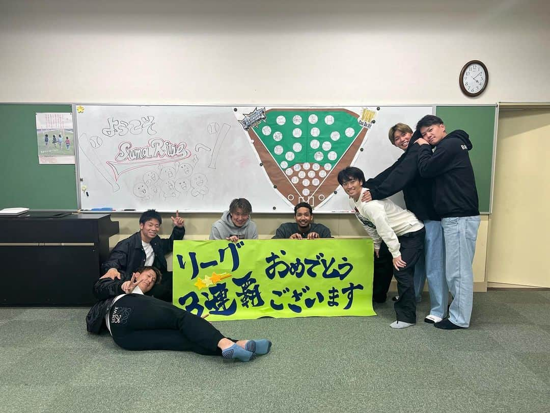 杉本裕太郎さんのインスタグラム写真 - (杉本裕太郎Instagram)「毎年恒例野球教室⚾️インスタライブ見てくれた方ありがとうございました！  #みんなプロ野球選手慣れしとる #全員ツレ #Ｋと亮ペアルック #全員がジャージになるまでやります #明日は頓宮と阪神競馬場乗り込みます」12月9日 16時35分 - 99tarosu345