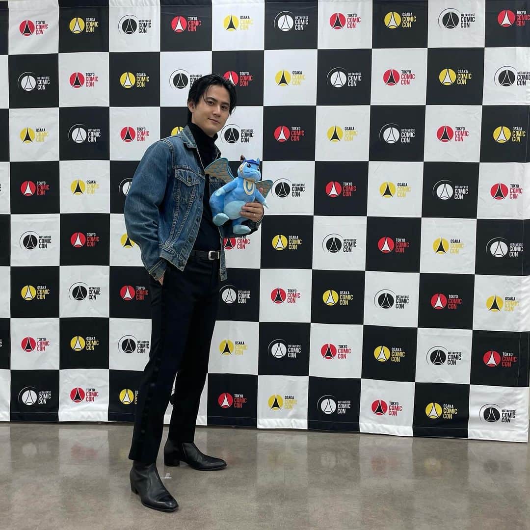 武内駿輔のインスタグラム：「東京コミコン2023 Disney+『ワンダーハッチ -空飛ぶ竜の島』ステージ ありがとうございました🐲 12/20より、全世界配信🐉」