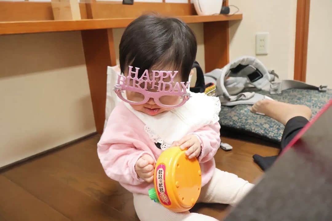 広村美つ美さんのインスタグラム写真 - (広村美つ美Instagram)「11月27日息子の5歳のお誕生日でした🎂✨⁡ 仙台へ来て仲良くなれた選手家族のお子様達に囲まれてのお誕生日♪嬉しいね〜🥹🩷⁡ ケーキは子供達がほぼ食べてました🤣笑⁡ ⁡皆お祝いしてくれてありがとう✨⁡ ⁡.⁡ ⁡.⁡ ⁡#長男 #5歳 #おめでとう #BDB #年中さん #🎂 #真ん丸な顔がすき #☺️」12月9日 7時57分 - mitsumi_hayashi