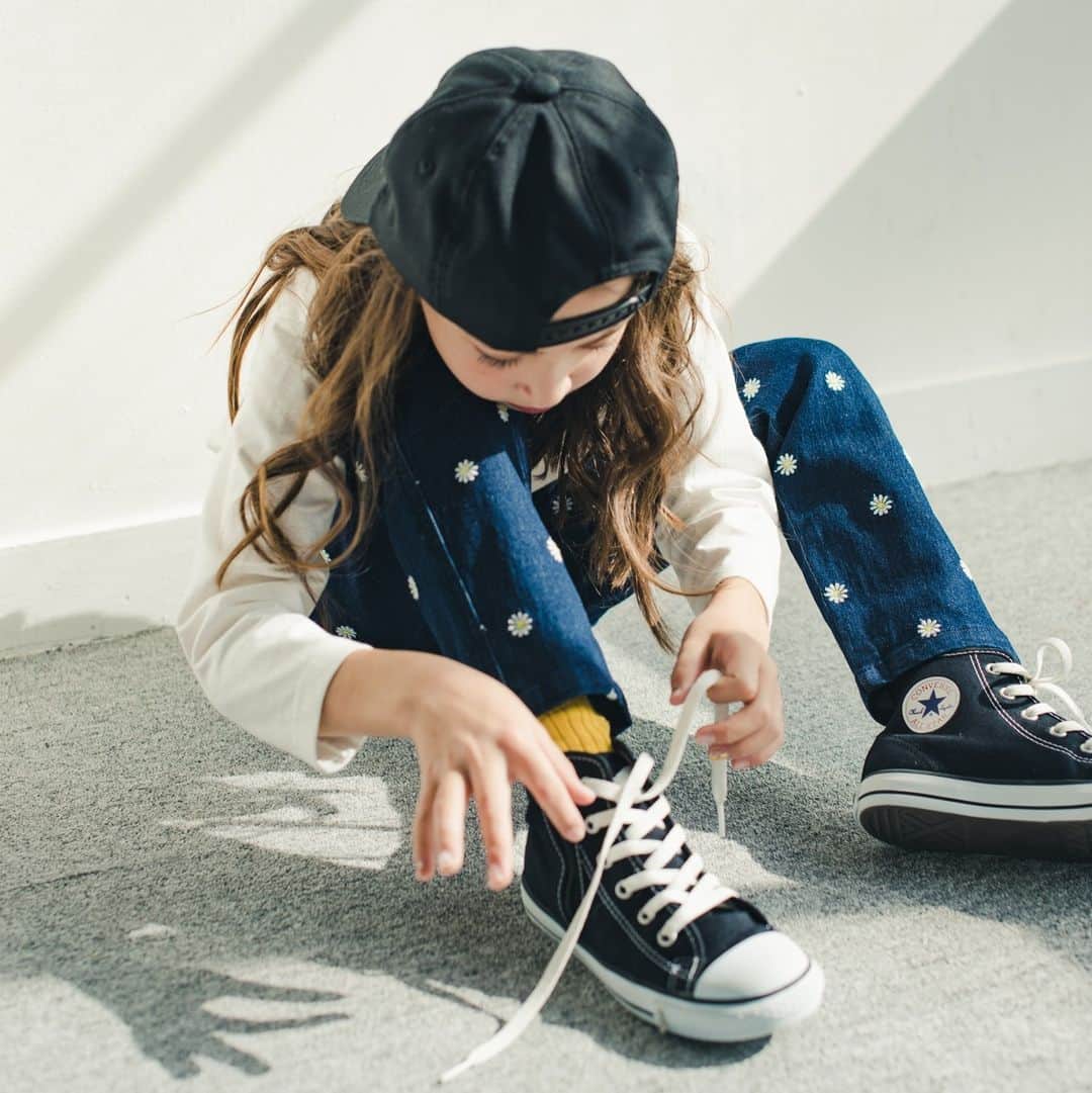EDWINのインスタグラム：「Ou? by EDWIN . Sing with Denim.  0.5秒ですきになるキッズデニム . ブランシェスとEDWINによる 全く新しいキッズブランド 『Ou? by EDWIN』デビュー！」