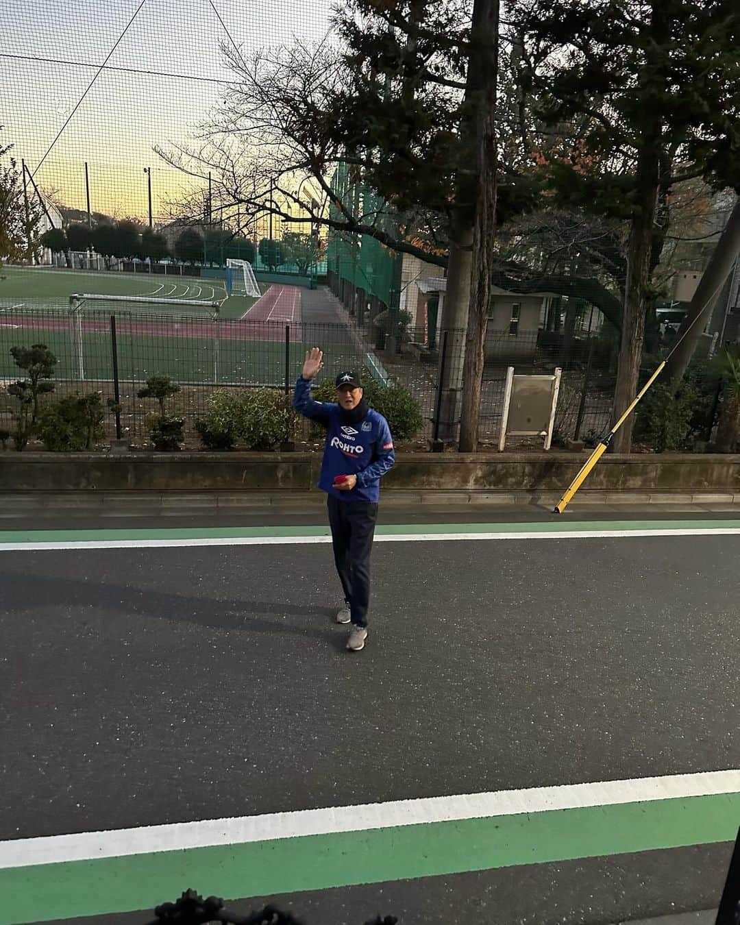 金石昭人さんのインスタグラム写真 - (金石昭人Instagram)「カネやん散歩🚶  一人散歩😅  相方さんの見送りと出迎え😄👍  歩いたぞー✌️ただいまー✌️  どや  #カネやん散歩 #一人散歩 #歩いたぞー #どや」12月9日 8時01分 - kaneishiakihito