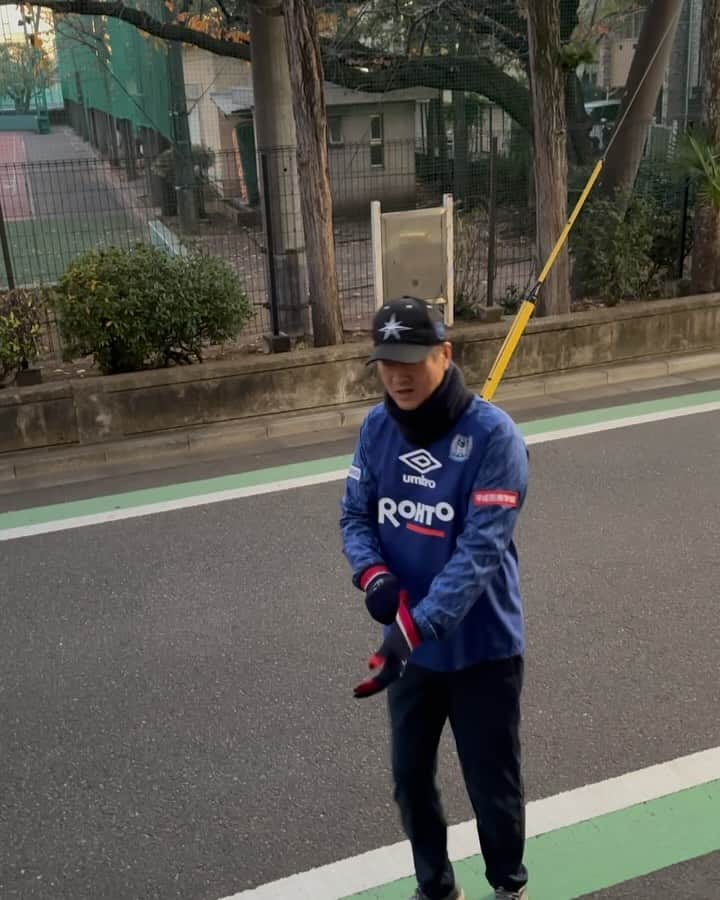 金石昭人のインスタグラム：「カネやん散歩🚶  一人散歩😅  相方さんの見送りと出迎え😄👍  歩いたぞー✌️ただいまー✌️  どや  #カネやん散歩 #一人散歩 #歩いたぞー #どや」