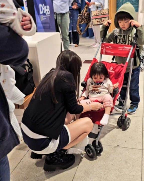与沢翼さんのインスタグラム写真 - (与沢翼Instagram)「生後4か月の娘、初めて✈️」12月9日 8時03分 - tsubasayozawa