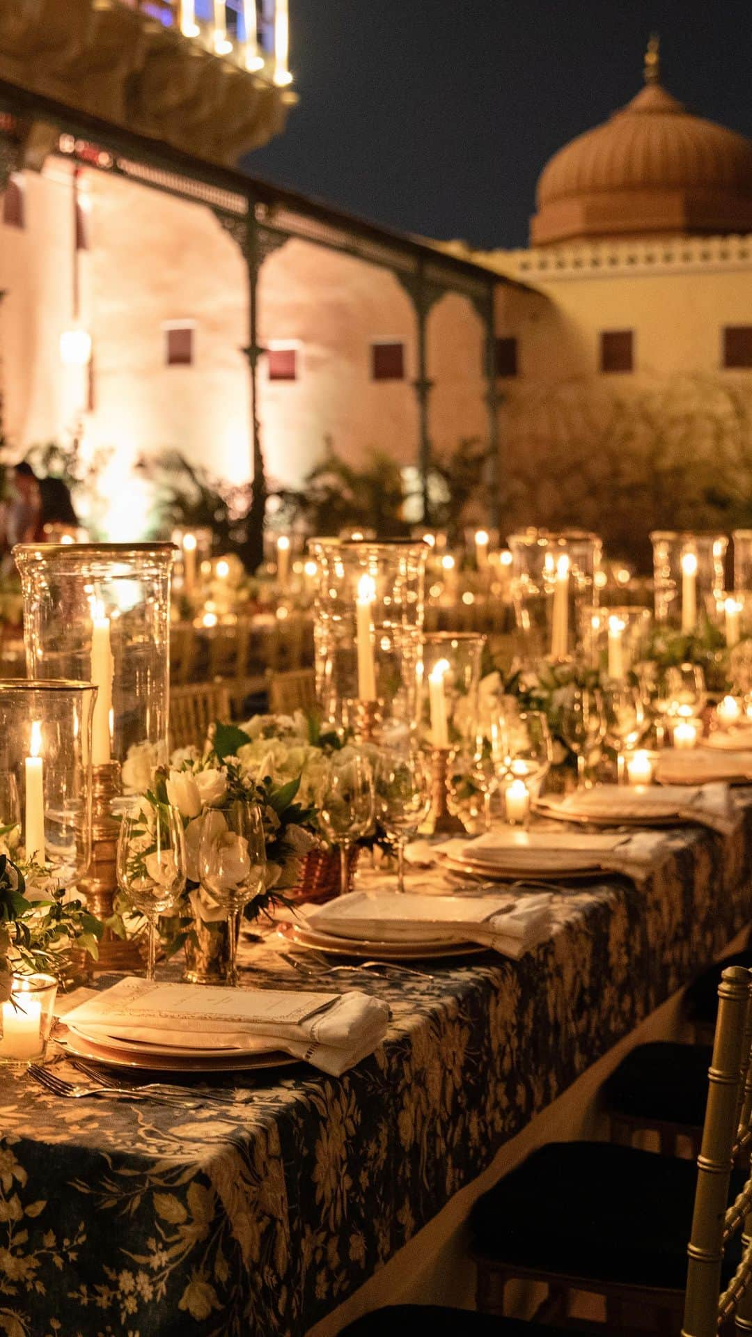 Ralph Laurenのインスタグラム：「Midnight skies and the breathtaking opulence of Jaipur’s City Palace set the scene at #RalphLauren and @GauraviKumari’s gala dinner.  Video: Akshay Gill @theworkroombyag  #RalphLaurenHome」