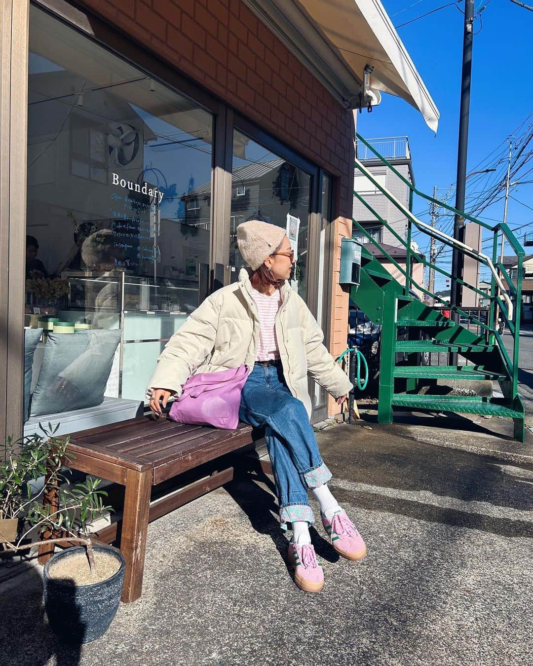 斎藤菜々子さんのインスタグラム写真 - (斎藤菜々子Instagram)「. 仕事前に鎌倉で朝活☀️ @boundary_co_  期間限定でやってたクレープガレット、美味すぎた🫶  今日で終わりなんて。 また絶対食べたい‼️またクレープpopupお願いします🌼  この日は @ungrid_official のダウン。 白ダウンって初めて着たんだけどかわいくてお気に入り🪽 汚されないようにしないと🤣  昼はポカポカだけど朝晩は寒いからね☺️  . #PR#ungrid #鎌倉カフェ #材木座カフェ  #鎌倉ランチ #ママファッション」12月9日 8時43分 - nanacoco.7