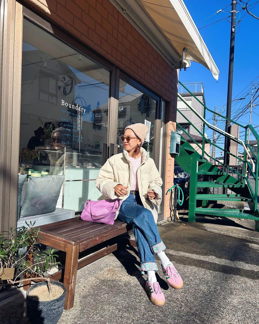 斎藤菜々子さんのインスタグラム写真 - (斎藤菜々子Instagram)「. 仕事前に鎌倉で朝活☀️ @boundary_co_  期間限定でやってたクレープガレット、美味すぎた🫶  今日で終わりなんて。 また絶対食べたい‼️またクレープpopupお願いします🌼  この日は @ungrid_official のダウン。 白ダウンって初めて着たんだけどかわいくてお気に入り🪽 汚されないようにしないと🤣  昼はポカポカだけど朝晩は寒いからね☺️  . #PR#ungrid #鎌倉カフェ #材木座カフェ  #鎌倉ランチ #ママファッション」12月9日 8時43分 - nanacoco.7