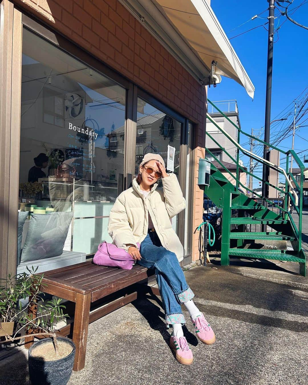 斎藤菜々子さんのインスタグラム写真 - (斎藤菜々子Instagram)「. 仕事前に鎌倉で朝活☀️ @boundary_co_  期間限定でやってたクレープガレット、美味すぎた🫶  今日で終わりなんて。 また絶対食べたい‼️またクレープpopupお願いします🌼  この日は @ungrid_official のダウン。 白ダウンって初めて着たんだけどかわいくてお気に入り🪽 汚されないようにしないと🤣  昼はポカポカだけど朝晩は寒いからね☺️  . #PR#ungrid #鎌倉カフェ #材木座カフェ  #鎌倉ランチ #ママファッション」12月9日 8時43分 - nanacoco.7