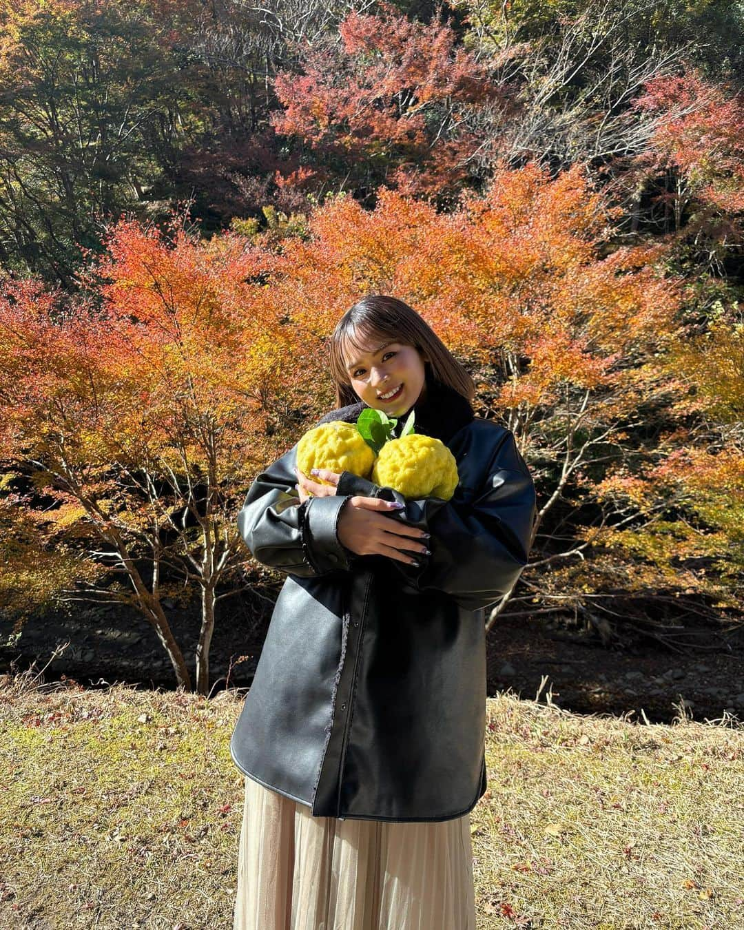 野々宮ミカさんのインスタグラム写真 - (野々宮ミカInstagram)「. 昨日放送の千葉テレビ 【市町村てきてく散歩】ご覧頂いたでしょうか？✨  今回は大多喜町にお邪魔してきました！ 紅葉🍁が今週末ピークだということで ライトアップなどもされてるみたい☺️  ハーブガーデン🪴もハーブたっぷりの ジェノベーゼが本当に美味しくて 自分のでハーブを摘むこともできるし めちゃくちゃ映えるし、お土産も沢山GET 出来ちゃいます❤️  自然豊かで癒され、美味しいものも沢山 素敵な経験ができるそんな町でした☺️  まだ見てない方は1ヶ月間YouTubeの方で 見逃し配信見れますので ストーリーから是非チェック✅して 見て下さいね〜❤️❤️❤️  #大多喜町 #千葉 #千葉グルメ #てくてく散歩 #japan #ハーブ #ハーブガーデン #大多喜ハーブガーデン #養老渓谷 #紅葉スポット #紅葉」12月9日 8時53分 - nonomiyamika