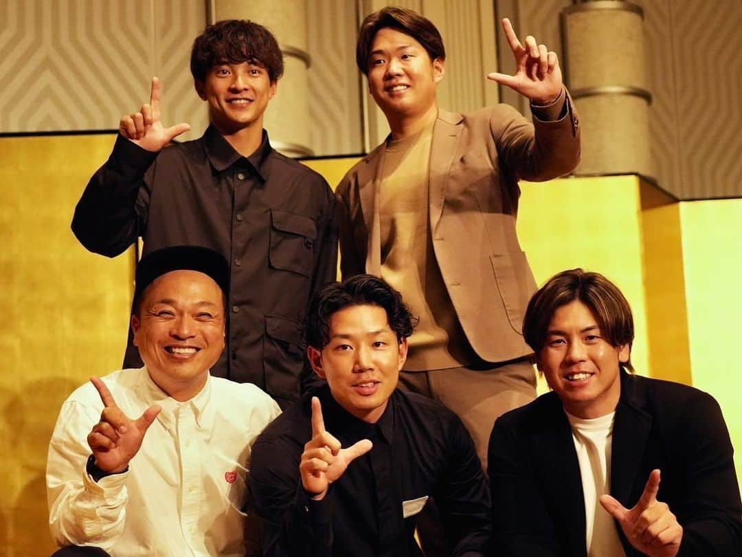 西勇輝さんのインスタグラム写真 - (西勇輝Instagram)「昨日はたくさんの方に来ていただき ありがとうございます。 ファンの皆様と直接お会いすることができて 嬉しかったです。 貴重な時間をありがとうございました。  また今日も皆様とお会いできることを 楽しみにしています。  #ディオール糸原  #ケチャップ 写真ありがとうございました  #たくさんの差し入れありがとうございました」12月9日 9時18分 - nishiyuki_16_official