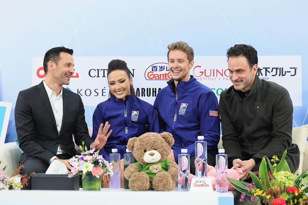 エヴァン・ベイツのインスタグラム：「📝 Chock/Bates take it all in ISU Grand Prix Final Rhythm Dance  Read more here! 👉 #LinkInBio   #GPFigure #FigureSkating」