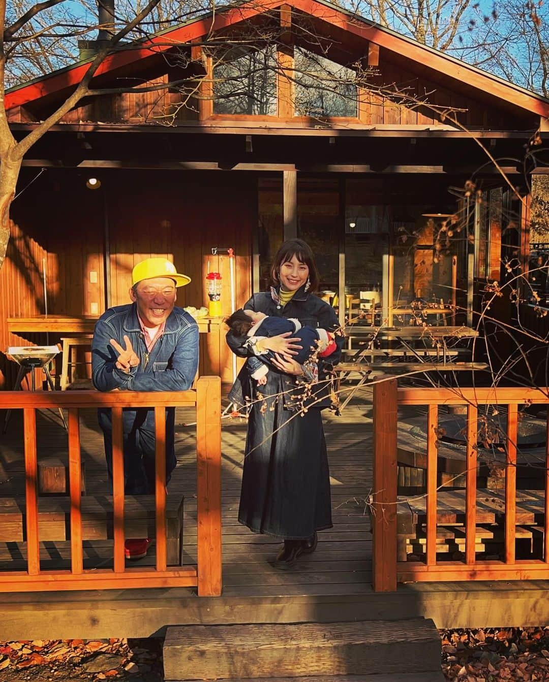 武井ドンゲバビーさんのインスタグラム写真 - (武井ドンゲバビーInstagram)「はじめての家族旅行🍁  本日17時にYouTube最新話公開！  ドンゲバビーチャンネル見てね👌  #家族旅行 #軽井沢 #ログハウス #薪ストーブ #信州そば #ドンゲバビー」12月9日 9時32分 - takeidongebabee