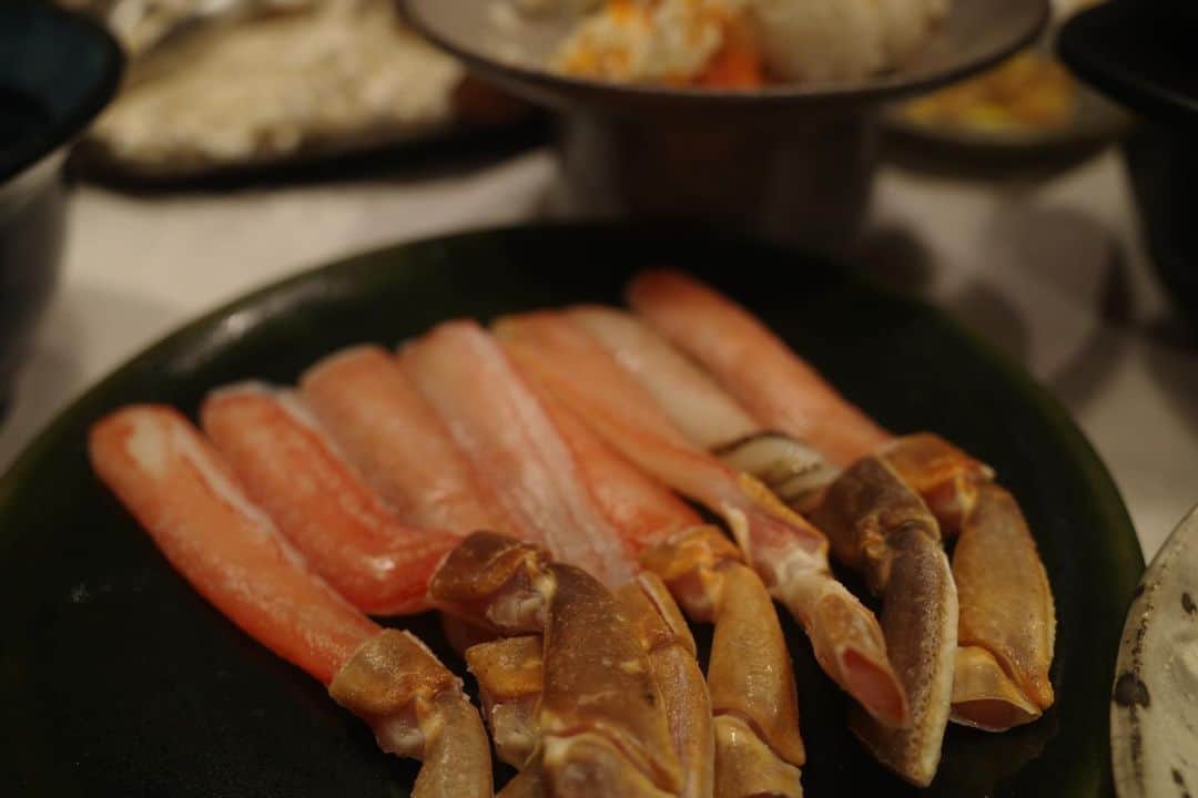 藤田敦子さんのインスタグラム写真 - (藤田敦子Instagram)「ㅤ @sousakuwashoku_jun さんの おいしそーなうにしゃぶをいただいたので @h.r.r.insta のすてきハウスで @yukachan_1223 といただきました🙏  セット内容はうにのお出汁とカニ🦀🩷 我々はブリを買って鰤しゃぶもできるようにしました。  うにの旨みがやばかったなあ🩷 うにスープのおかげでお野菜もとても美味しくて🥺  〆は @etsu_yo_ に教わった蝦子麺で。 麺がスープとよく絡んでパスタのよう✨  自宅でのおもてなしにもとても良い🩷 @reina_fushimi さん、ありがとうございました🥺」12月9日 9時33分 - blenda0305