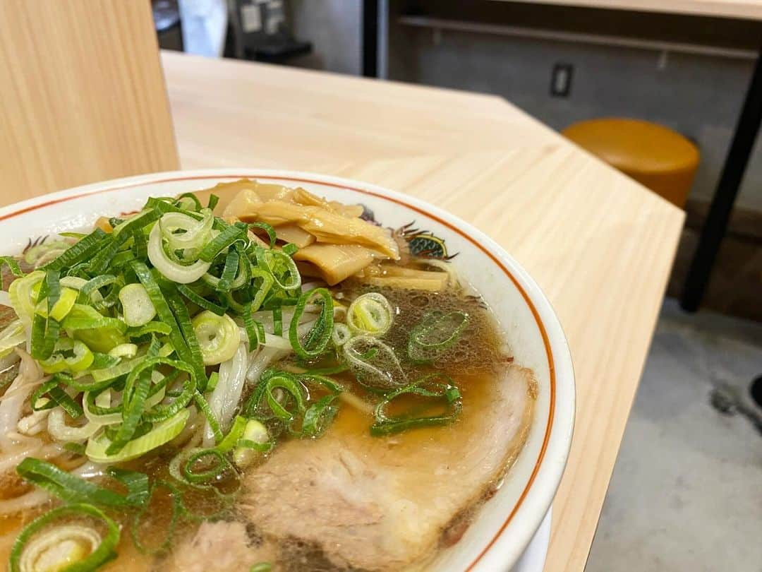 宮本侑芽さんのインスタグラム写真 - (宮本侑芽Instagram)「. 京都で食べた#第一旭 & #新福菜館 が忘れられない 京都で舞台挨拶やった日の朝に ラーメン食べてから登壇して 「朝ラーしてきた！」って言った時のみんなの顔も忘れられない  これは新宿の第一旭🍜  最近ラーメンアカウントだと思ってるふしある？」12月9日 9時36分 - miyamotoyume