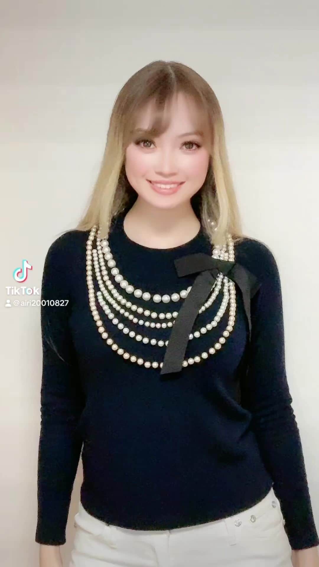 長谷川愛里のインスタグラム：「#tiktok アップしたよ✨ 🖤🎶 今日も素敵な1日になりますように😆  #長谷川愛里」
