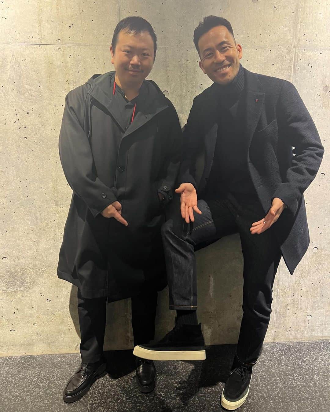 吉田麻也さんのインスタグラム写真 - (吉田麻也Instagram)「札幌でたまたまお会いしたお二人。 その日奇跡的に @yosukeaizawa さんの靴を履いてた自分を褒めたい。」12月9日 9時44分 - mayayoshida22