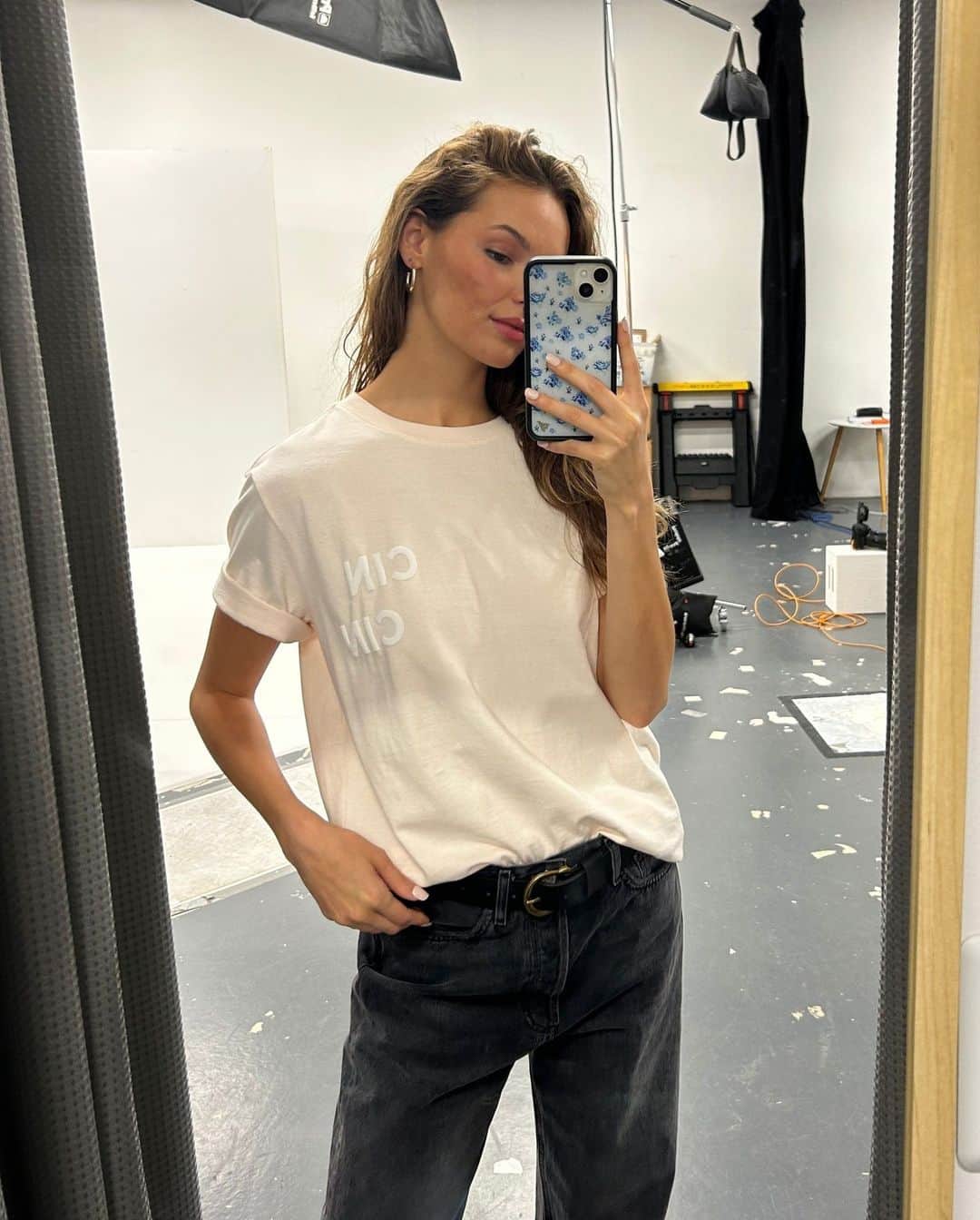 ワイルドフォックスクチュールのインスタグラム：「HAPPY HOUR: It's time for wine 🍷 ⁠ ⁠ Shop our Time For Wine tee on sale NOW & then get to celebratin'⁠ ⁠ #wildfoxcouture」