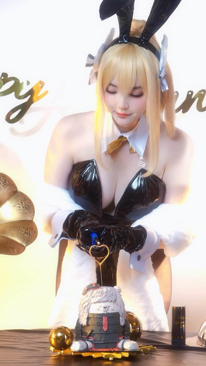 YingTzeのインスタグラム：「My first time using a Party Popper 🤣🎉  It’s just one take and no re-do : I wasn’t very ready but still posting this because I LOVE YOU NIKKE 🥳💛 ( bless my gachaaaaa plssssss , thank you )  📸 @prestonles.ig  Studio @peoplegraphy」