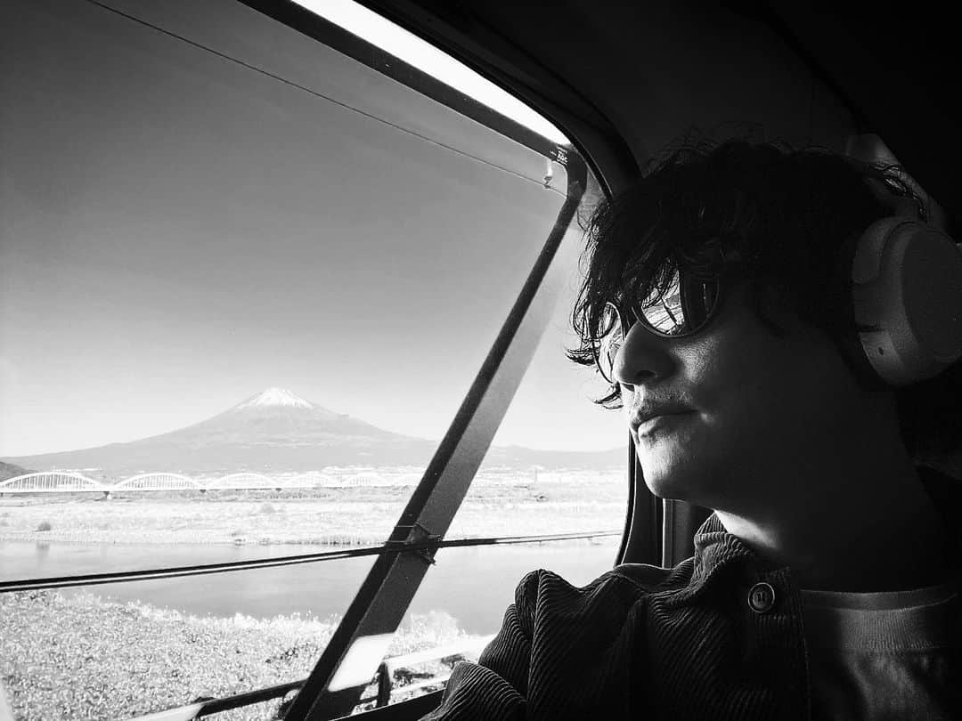 井浦新さんのインスタグラム写真 - (井浦新Instagram)「_ 🗻🎧😎 青春ジャック-止められるか、俺たちを2- 名古屋シネマスコーレ特別先行上映初日 映画館でお逢いしましょう👋」12月9日 10時14分 - el_arata_nest