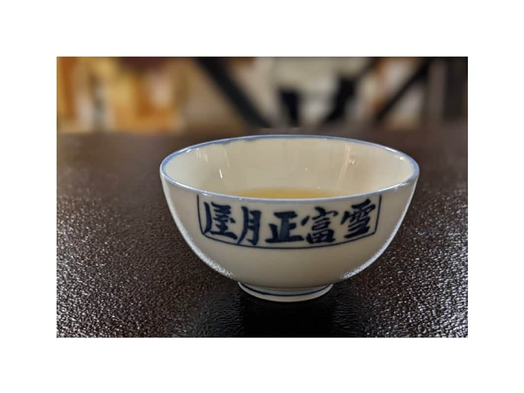 川村亜紀のインスタグラム：「吉兆さんのお塩番茶が好きです。 お食事の最後にいただく、こちらのお塩加減がとても好きです。 #嵐山吉兆 さん #吉兆 さん #京のお味  #kyoto #kyotodinner #kyotokitcho #japanesecuisinerestaurant」
