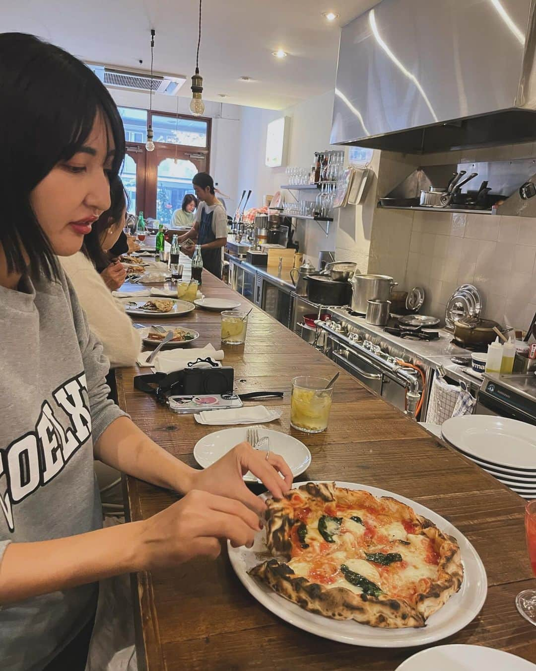 優木望未さんのインスタグラム写真 - (優木望未Instagram)「無敵、幸せ空間ってものです🧄🍕🍴」12月9日 10時46分 - im__non