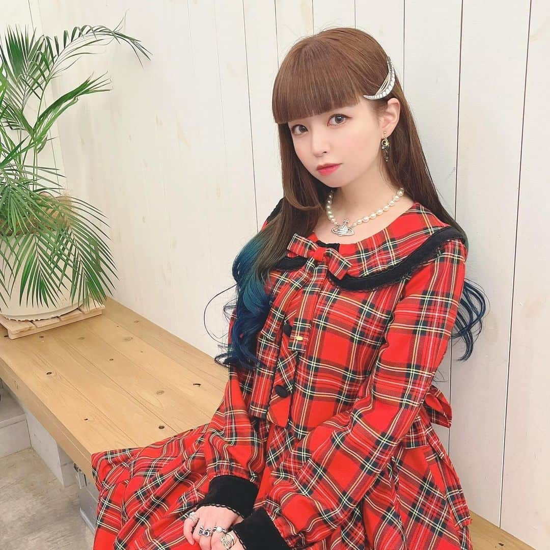 春奈るなさんのインスタグラム写真 - (春奈るなInstagram)「前髪の癖が気になってきたので、先日GOOD DAY HAIRで前髪ストレートしてきた🥰✨ つーちゃん @komatatsukasa の神業によって、まるっとした前髪のラインが大復活したよ😭✨」12月9日 11時13分 - lunaharuna_official