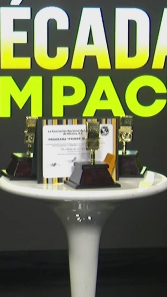 Primer Impactoのインスタグラム：「🙌🏻 ¡Gracias a la Asociación Nacional de Locutores de México por reconocer los 30 años de actividades de Primer Impacto con su máximo galardón, el 'Micrófono de oro'🎙️.  #reconocimiento #3DécadasDeImpacto #PrimerImpacto」