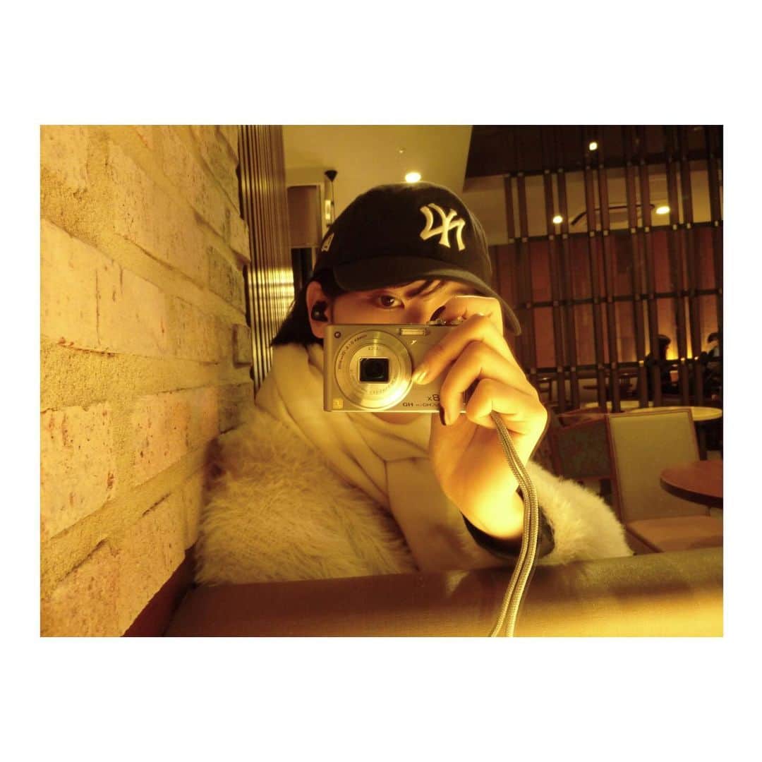 小貫莉奈さんのインスタグラム写真 - (小貫莉奈Instagram)「ずっと欲しかったオールドコンデジ📸  たくさん撮りたい☁️   #オールドコンデジ  #コンデジ  #photo  #photography」12月9日 11時34分 - rina_onuki0529
