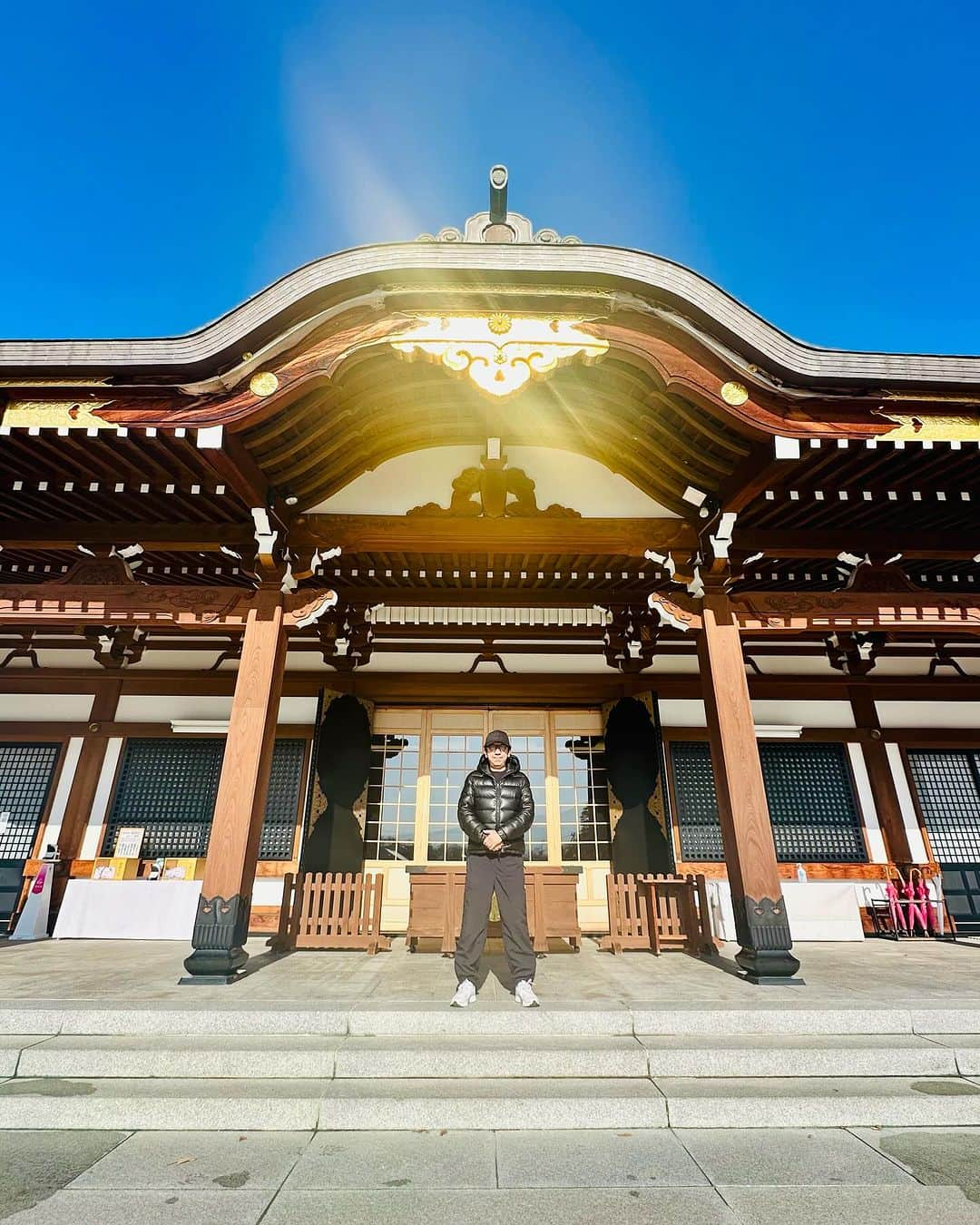 布袋寅泰のインスタグラム：「ホテ散歩@山形。山形縣護國神社にお参りをし、河川敷をのんびりストレッチしながらウォーキング。出羽国分寺薬師堂にもお参りして、今夜の成功をお祈りしてきました。残りのツアーもホールはあと3本。そしていよいよファイナルの代々木を残すのみ。楽しみながらゴールに向けて頑張ります。山形のみんな、今夜はよろしく！　#布袋寅泰　#ホテ散歩　#やまぎん県民ホール #若干数の当日券を販売いたします」