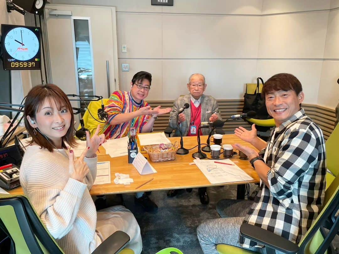 林智美 のインスタグラム：「ABCラジオスペシャル【ARE】ウィーク🎉  我がサクサク土曜日は、 「番組準レギュラー(雄二さん談)」の、 吉田義男さん✨  今年の阪神優勝について、 そして！恐れ多くも、 アノコーナー「女検事」にもご参加頂きました！  お好きな夏野菜について、 5年半もの時を経て伏線回収！笑  大先輩に恐縮ではありますが、 本当にキュートな吉田さん。 お話するたびにファンになってしまいます♡  聞き逃した方も、おかわりの方も、 ぜひradikoのタイムフリーでチェックお願いします📻 * ちなみに「サクサク土曜日」が、 Ｘの日本のトレンド入りしていたらしい…！ 恐るべし、吉田さんパワー❤‍🔥 つぶやきながら聞いてくださったリスナーさん、 ありがとうございました！  #サクサク土曜日中邨雄二です #サクサク土曜日 #朝日放送 #ABCラジオ #ラジオ #radio #ラジオDJ  #ラジオパーソナリティー #アシスタント #リポーター #フリーアナウンサー #司会  #MC #イベントMC #ナレーション #ナレーター #生放送 #radiko #radikoでもどうぞ #中邨雄二 アナ  #吉田義男 さん #桧山進次郎 さん #阪神タイガース #🍅」