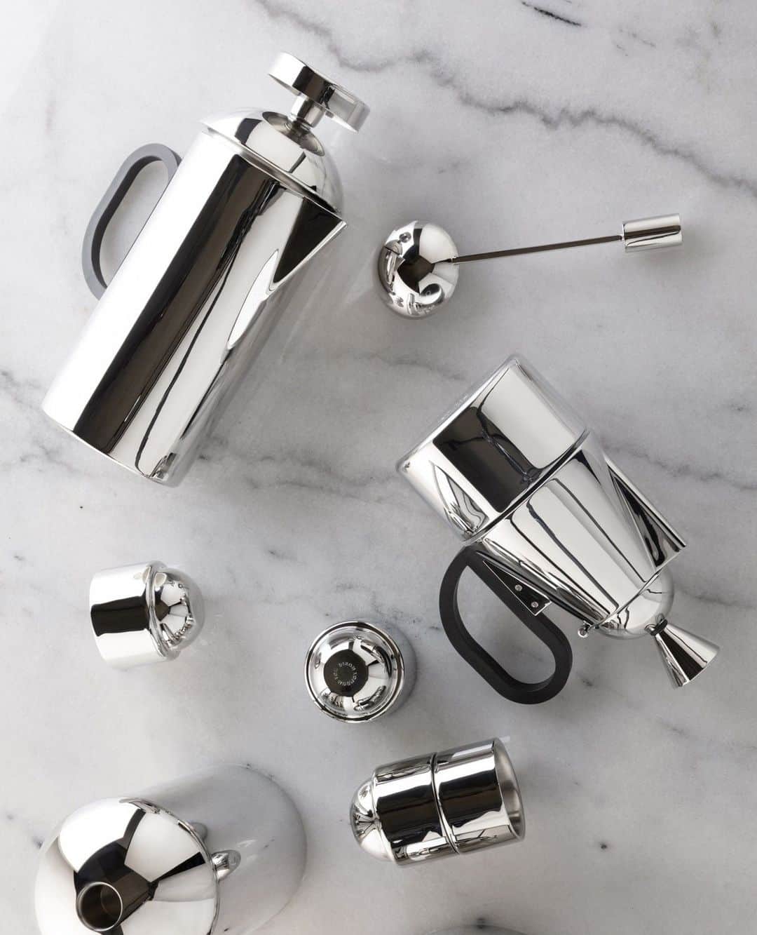 トム ディクソンのインスタグラム：「BREW Coffee Set in the chicest stainless steel finish—a must-have for everyday baristas. And it could be yours next week. ⁠ ⁠ All you have to do is follow @TomDixonStudio, like this post, and tag the person in your life who takes their coffee VERY seriously and deserves a BREW set. ⁠ ⁠ You both will receive a Brew Stovetop and a Set of 4 Espresso Cups. ⁠ ⁠ Winners will be selected at random at 10 am UTC on Friday, 15th December. ⁠ ⁠ Good luck! ✨️ ⁠ ⁠ Terms & Conditions apply.⁠ ⁠ ⁠ ⁠」