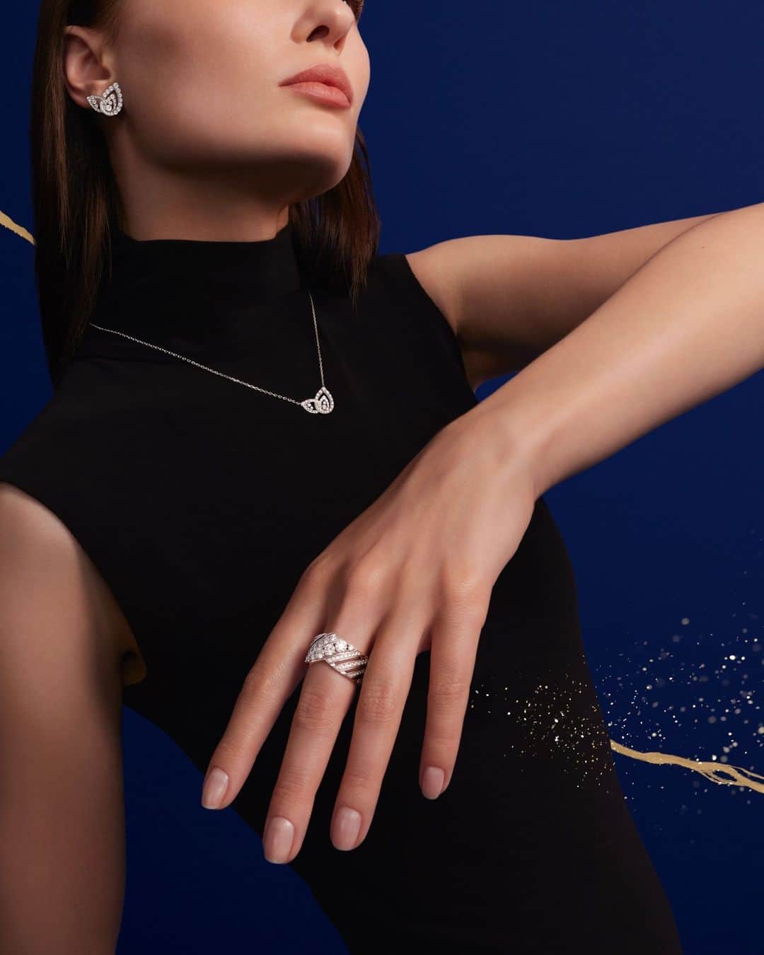 Chaumetのインスタグラム：「This holiday season, embrace grace with audacity and enhance your look with Joséphine for the ultimate finishing touch. ⁣ ⁣ #Chaumet #FindYourGoldenTreasure #ChaumetTreasureHunt #MyCrownMyWay #DoItLikeJosephine」